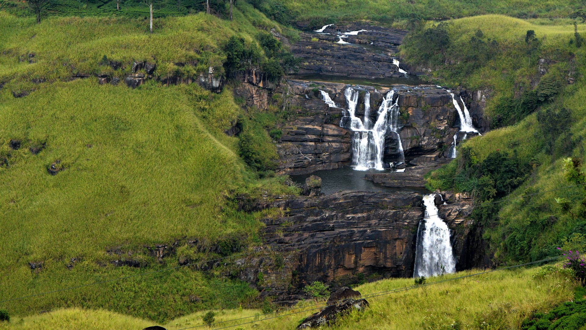 water_fall_sri_lanka